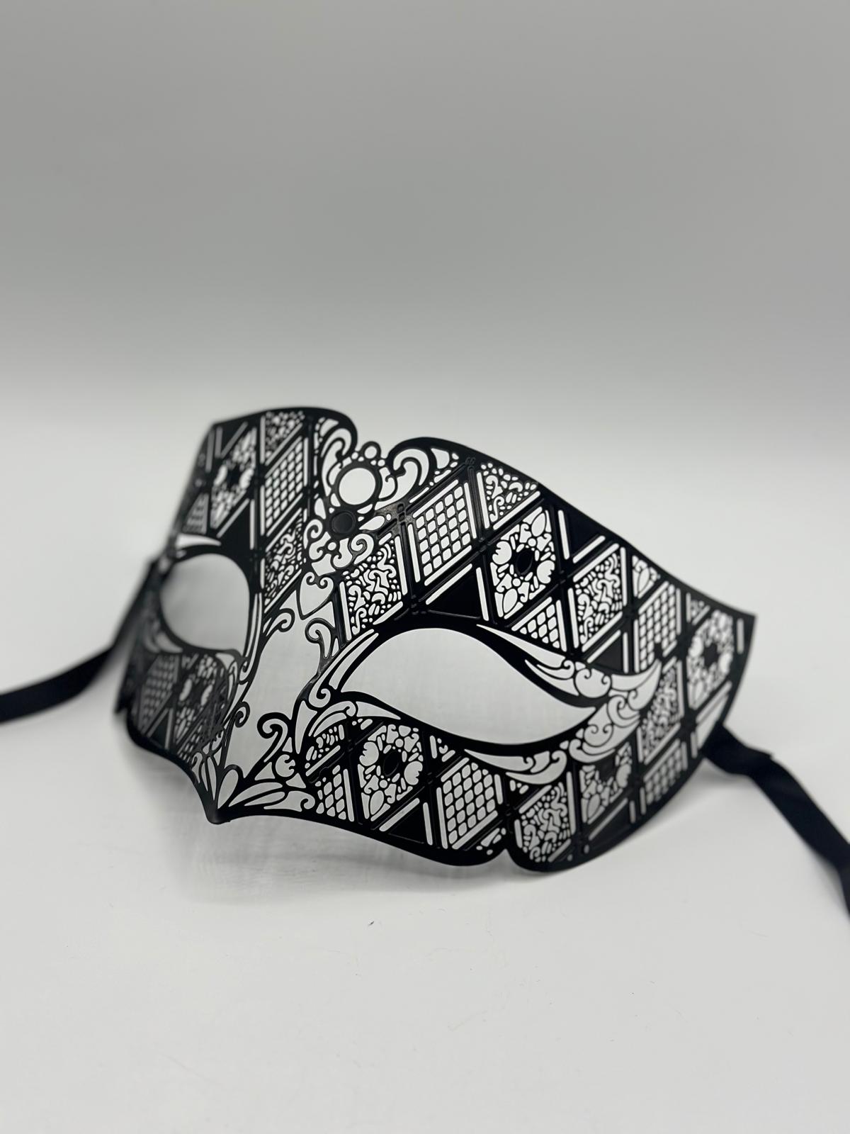 Masque en filigrane pour homme, Le Chevalier