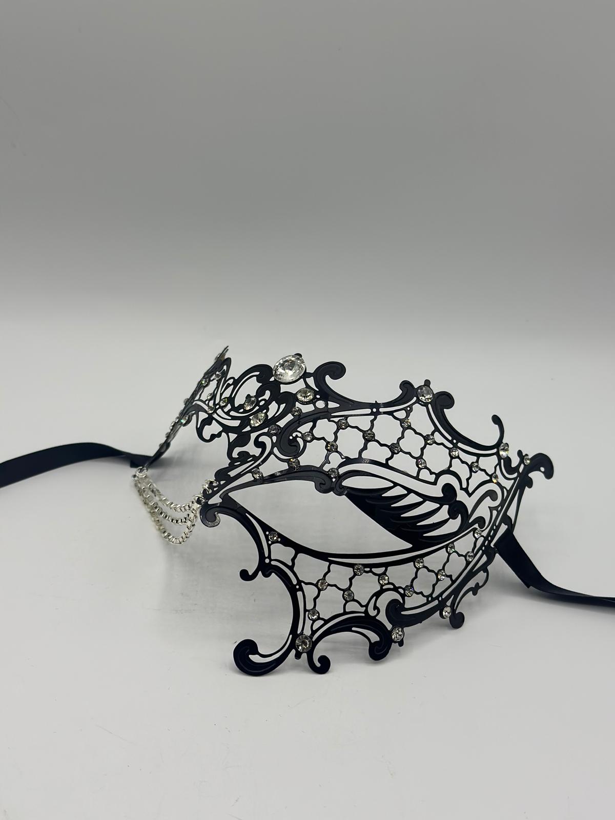 Maskerade masker voor vrouw - met kettinkjes en prachtige 3D strass stenen - Venetiaans masker vrouw - feestmasker - gala masker