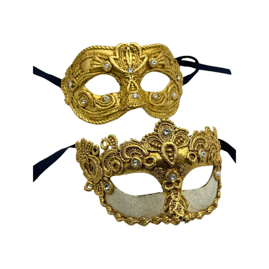 Dos lujosas máscaras de baile veneciano - hombre y mujer - en encaje dorado. Conjunto de máscaras de mascarada para parejas.