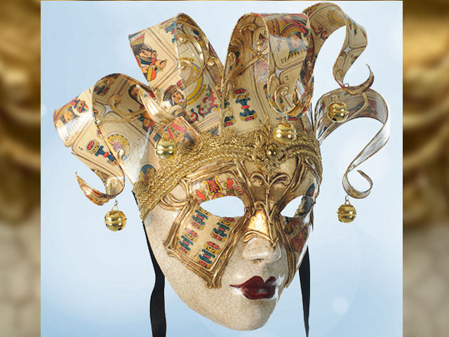 Masque vénitien avec un dessin de jeu de cartes